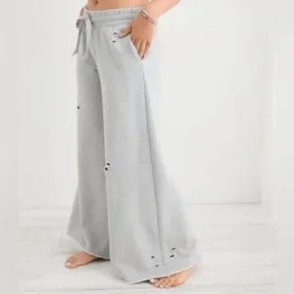 aerie Pants - Aerie Wide Leg Fleece Skater‎ Sweatpants Gray Women’s Size Small Short